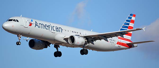 American Airbus A321-211 N167US, Phoenix Sky Harbor, January 9, 2016